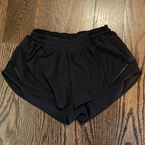Lululemon Hotty Hot Short ll 2.5" Size 6